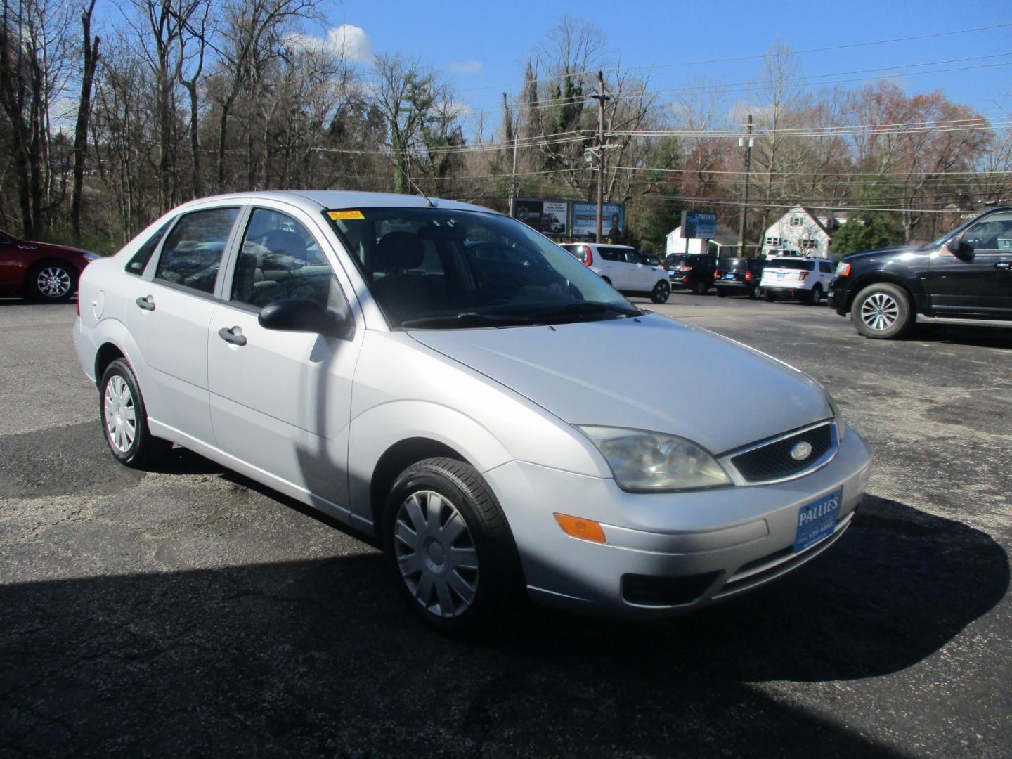 2007 SILVER Ford Focus (1FAHP34N27W) with an 2.0L L4 DOHC 16V engine, AUTOMATIC transmission, located at 540a Delsea Drive, Sewell, NJ, 08080, (856) 589-6888, 39.752560, -75.111206 - Photo#9